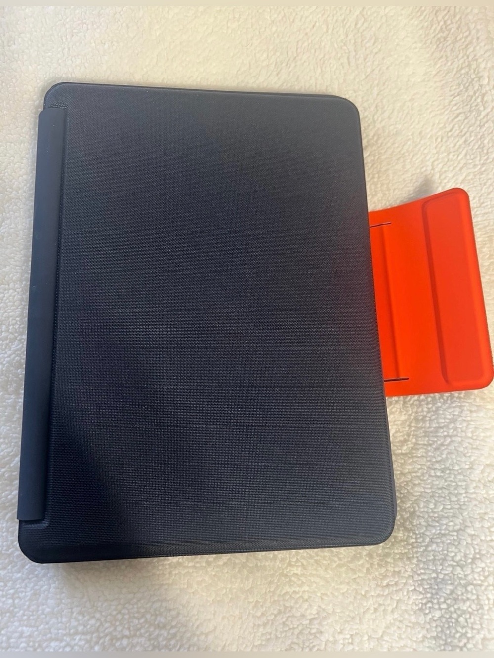 Logitech Rugged Combo 3 Touch iPad Keyboard Case - Picture 4 of 6